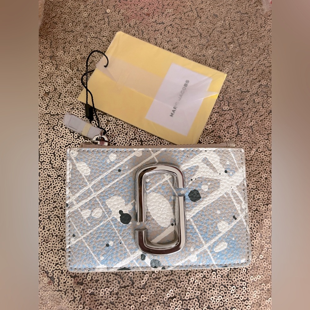 NWT MARC JACOBS Snapshot Card Keychain Wallet

BRAND NEW - PRICE FIRM!